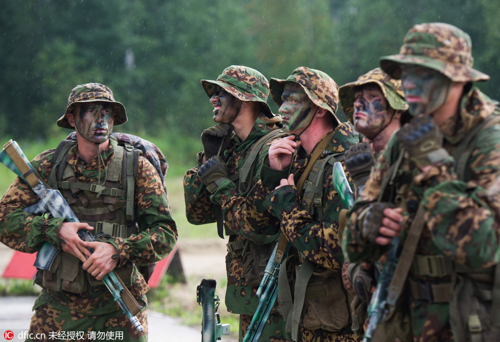 中国士兵亮相俄军事竞赛空降和急行军单元