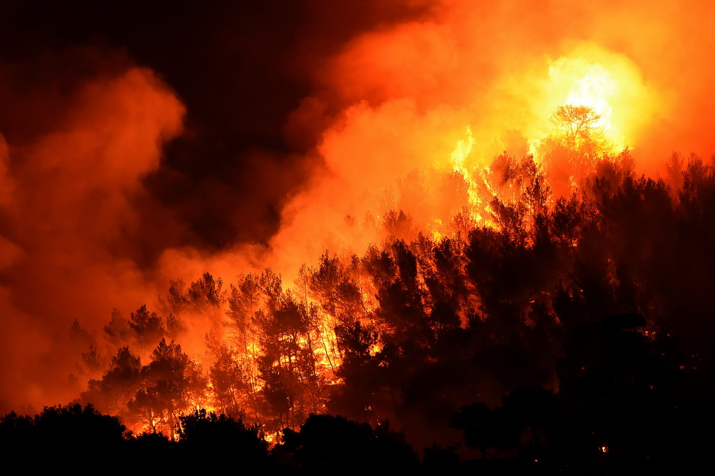 肆虐大火继续在法国西南部干旱林区蔓延--图片频道--人民网