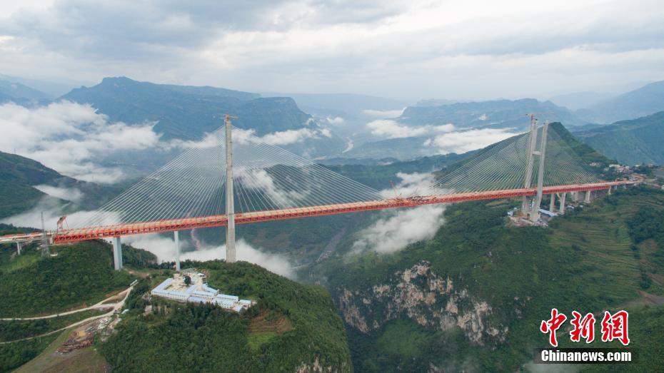 世界第一高桥合龙 桥面距江面565米