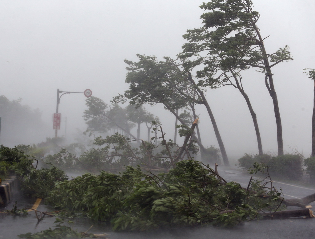 超强台风莫兰蒂侵袭台湾南部