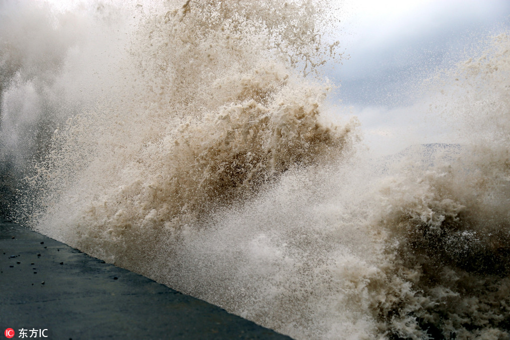 强台风马勒卡逼近浙江温岭海域风雨潮掀巨浪3