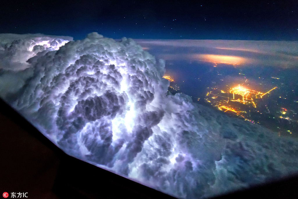 飞行员高空拍摄雷暴天象奇观令人惊叹【2】