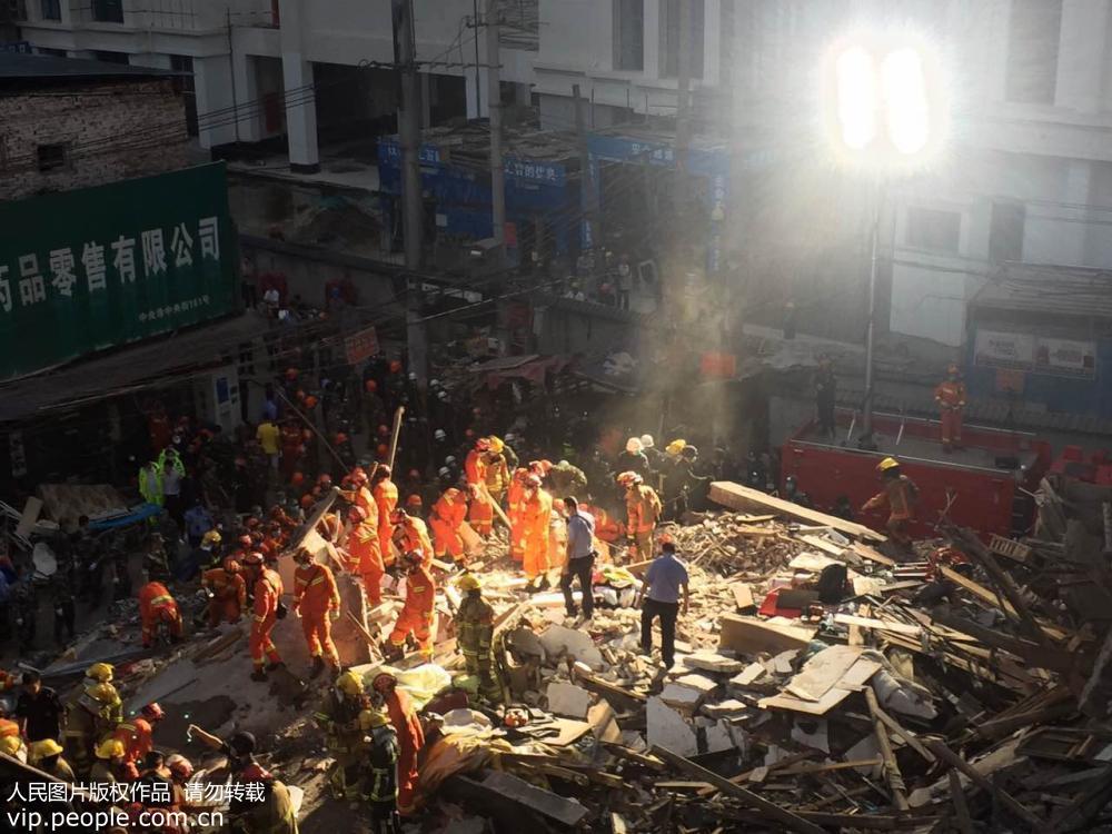温州3栋5层高的楼房凌晨突然倒塌  武警消防投入救援【3】