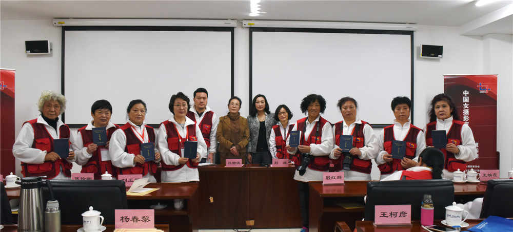 14.�������й�Ů��Ӱ�Ҹ߼����ް�һ��ѧԱ��ȡ��ҵ֤�顣