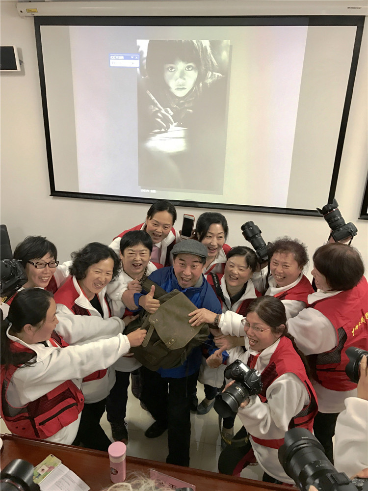 27.�⺣����ʦ����ĳ��ҵ��ϣ�����̡�Сѧ�����¿�����������Ӱ