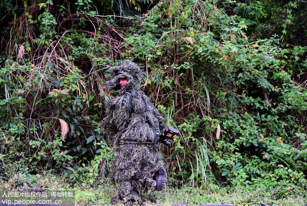 武警狙击手百米穿弹壳 立弹壳定枪半小时