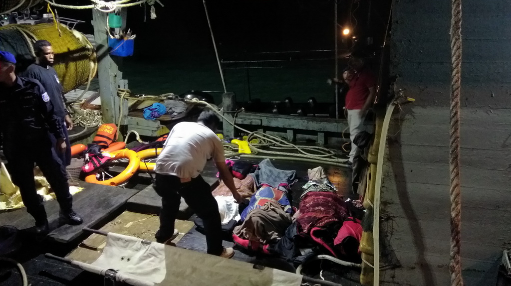 1月30日，馬來西亞沙巴州沉船事件中遇難中國游客的遺體運抵馬來西亞哥打基納巴盧（手機照片）。 新華社記者薛飛攝