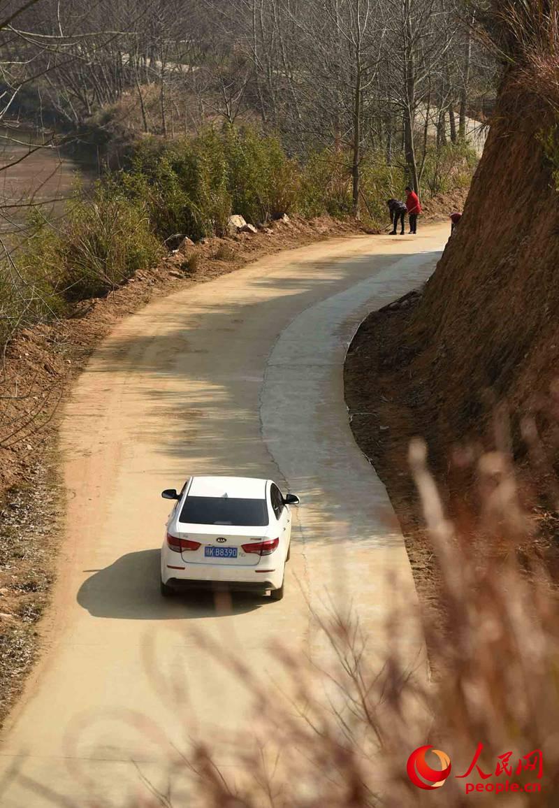 升級加寬的胡家河村極公路