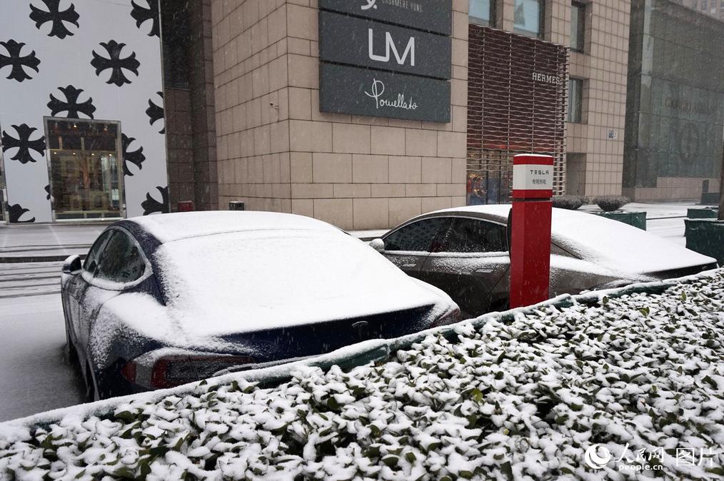 2��21�����磬��������Ʈ���ë��ѩ��˲������Ͼͻ���һ�㱡ѩ�������������� ���� �㣩