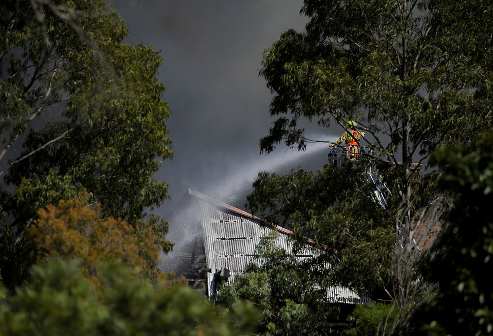 悉尼郊区一垃圾回收中心发生火灾