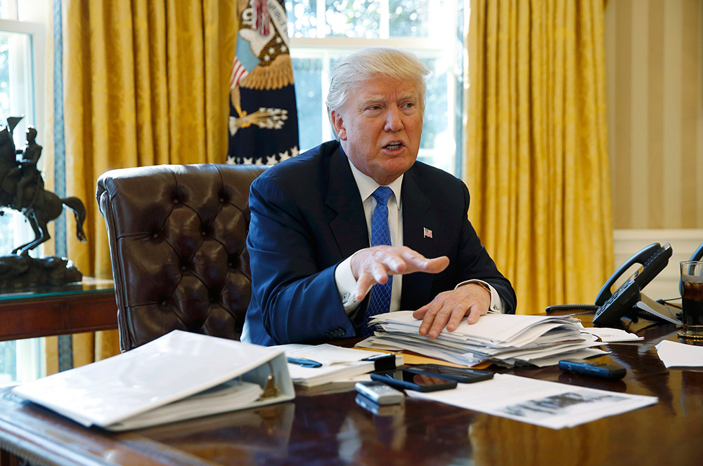 2月23日,美国总统特朗普在美国华盛顿白宫接受路透社记者专访.