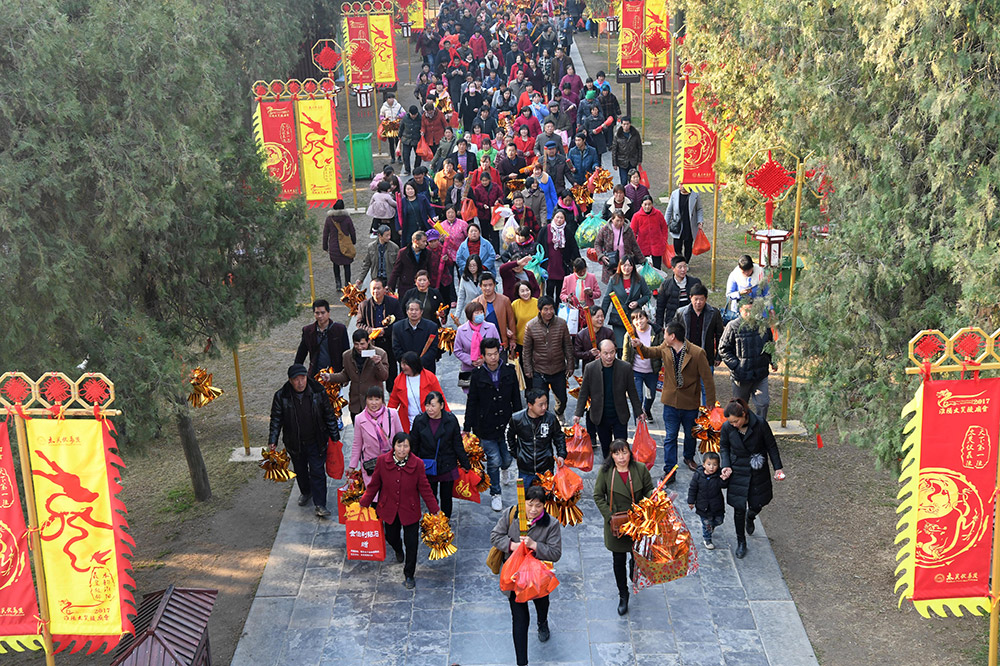 河南省淮阳县的太昊陵古庙会举行中华人文始祖太昊伏羲氏祭祀大典