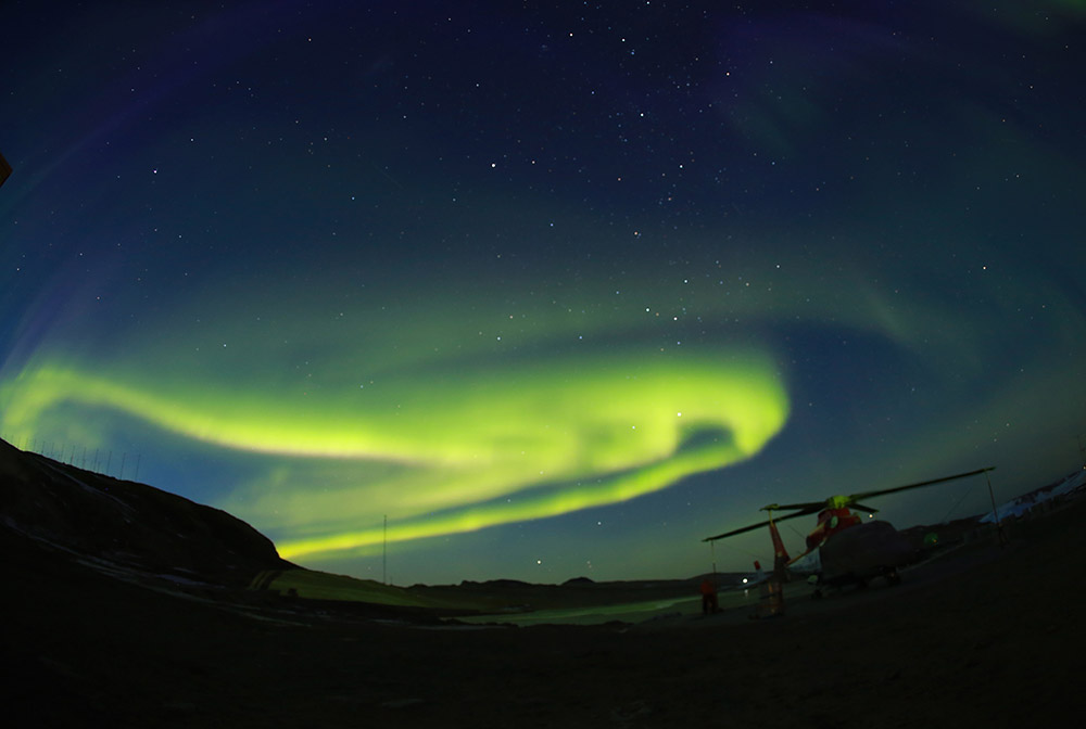 �ϼ���ɽվͣ��ƺ�Ͽյļ��⣨3��2���㣩��