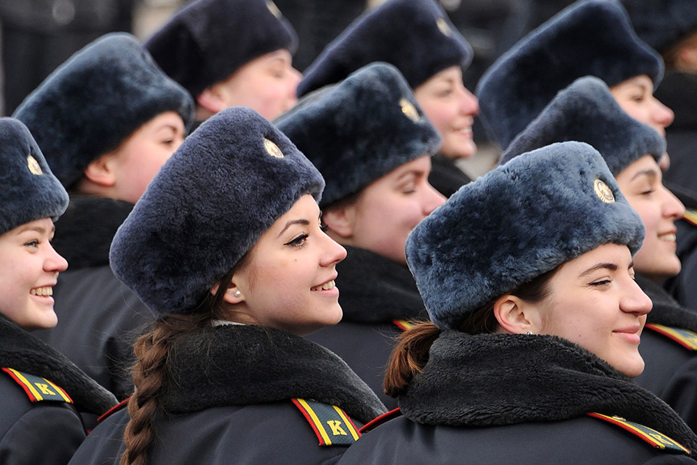 女警在白俄羅斯明斯克參加白俄羅斯警察部隊成立100周年慶祝活動。