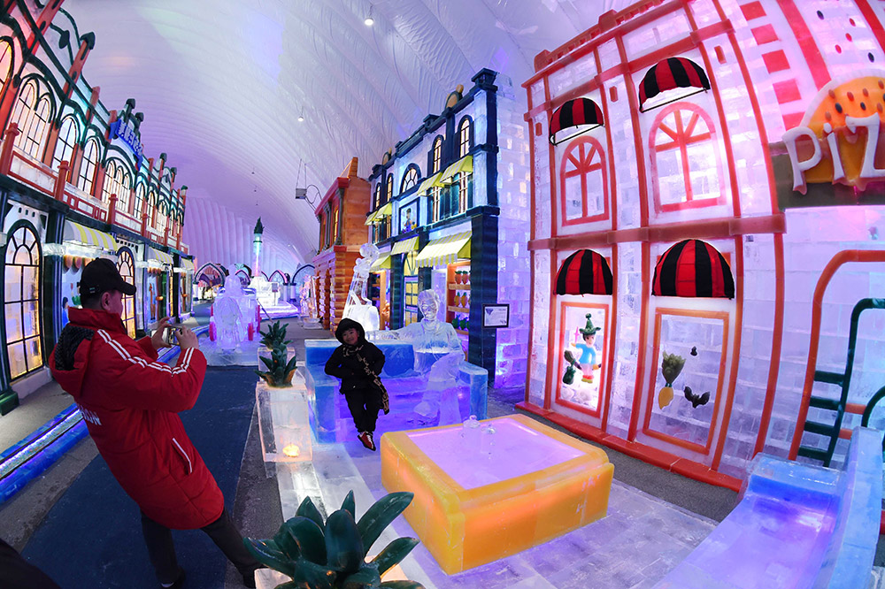 哈尔滨冰雪大世界“室内冰雪主题乐园”开园迎客
