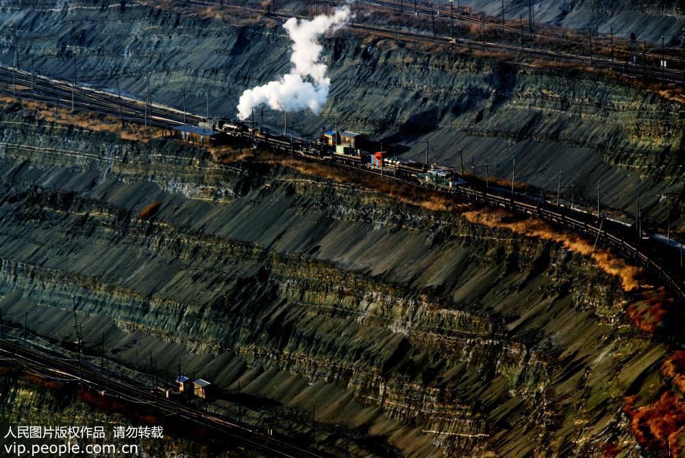 鳥瞰亞洲最大的露天煤礦：撫順西露天礦