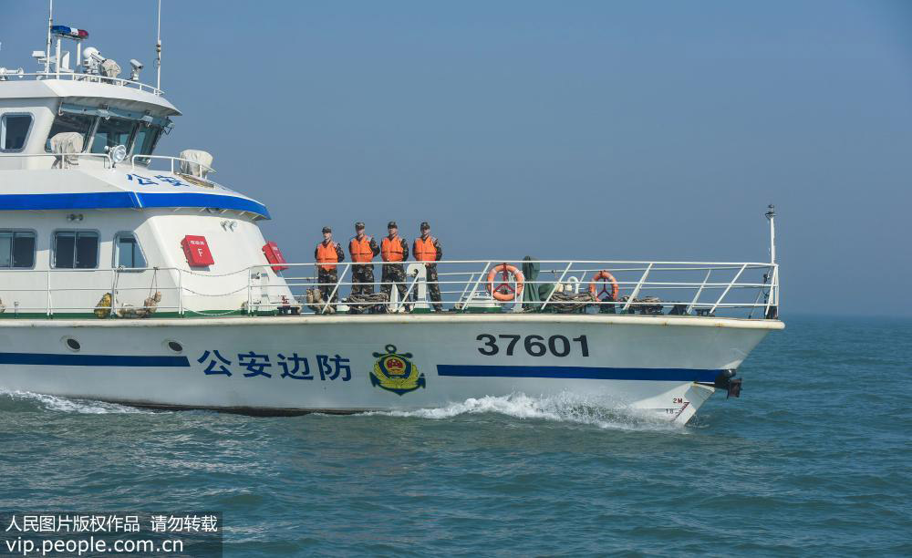 3月10日，山東省東營市近海，航行中的新型邊防巡邏艇。