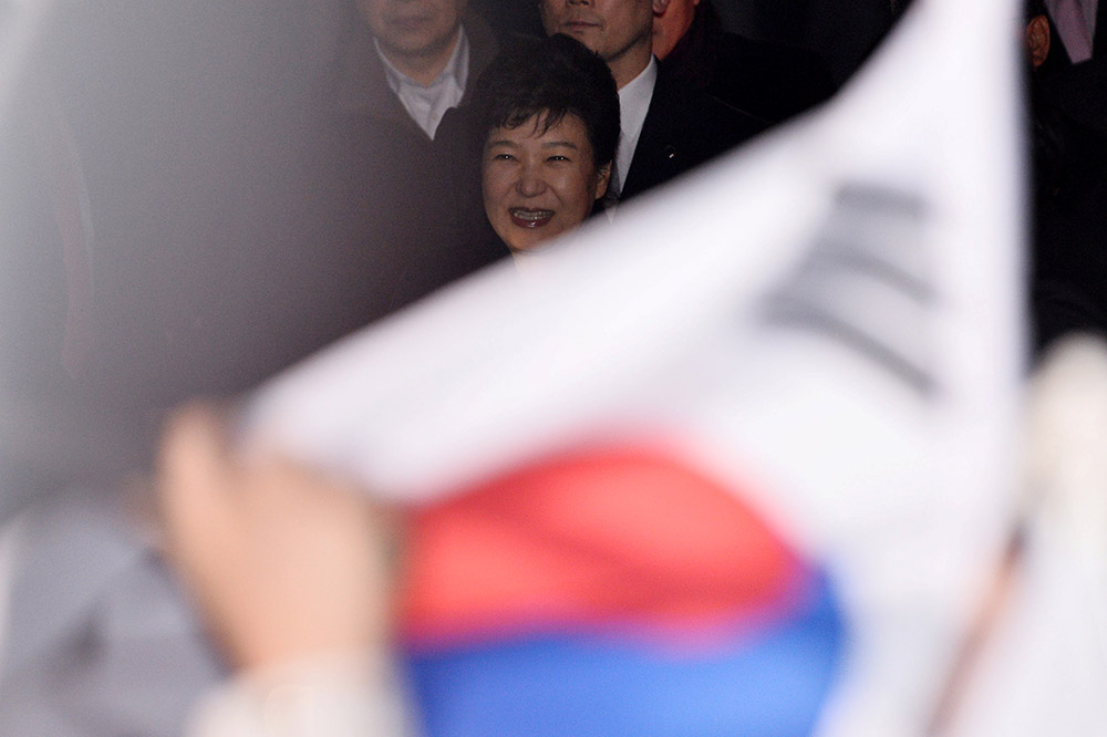 3月12日，朴槿惠抵達位於韓國首爾三成洞的私邸。 新華社/路透