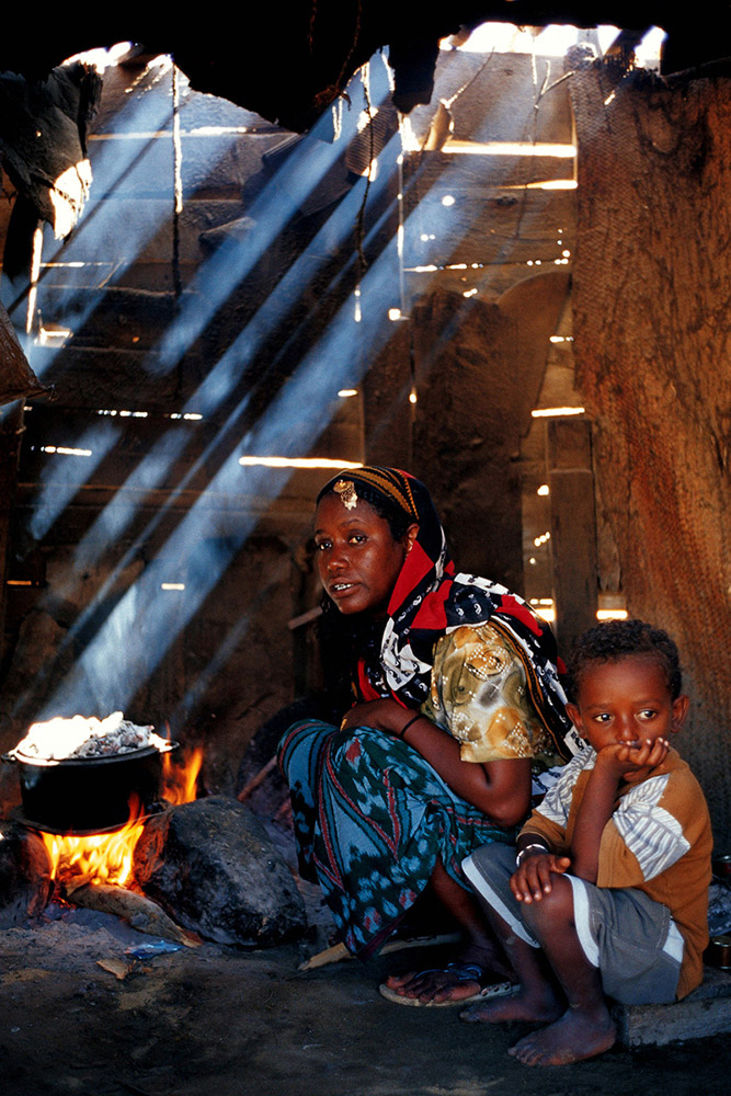 14������й�����Ů�ˣ��ɷ��Ǹ����񣬳����ں캣���档���ڼ��غ���5�����ӡ���ЩŮ�˵�����û��ѡ��ֻ��˳�ӣ�һ��������ѭ��