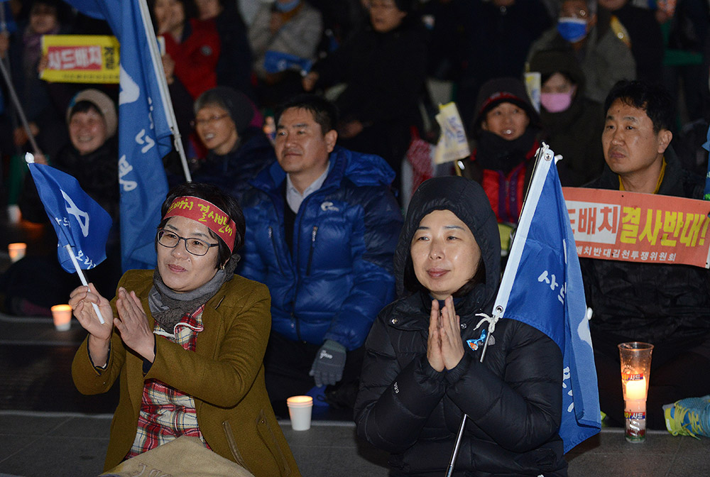 3月15日，在韓國慶尚北道金泉市，民眾參加燭光集會。