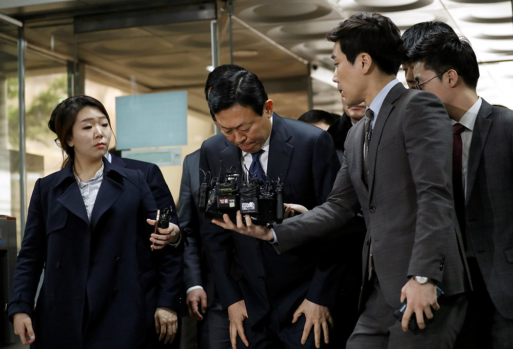 3��20�գ����켯�Ż᳤�������У����ﺫ���׶�����ط���Ժ���»���/·͸