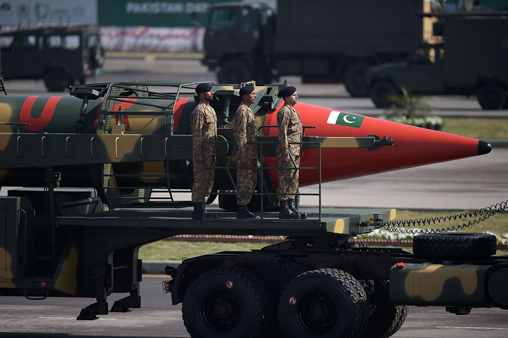 3月23日，在巴基斯坦首都伊斯蘭堡，巴導彈部隊參加閱兵式。新華社/法新