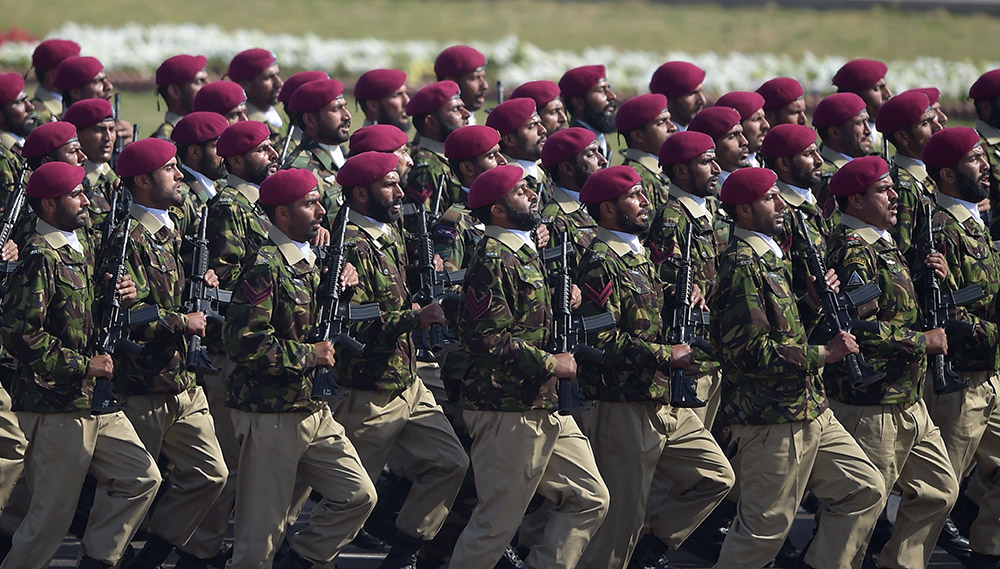 3月23日，在巴基斯坦首都伊斯蘭堡，巴特種部隊參加閱兵式。新華社/法新