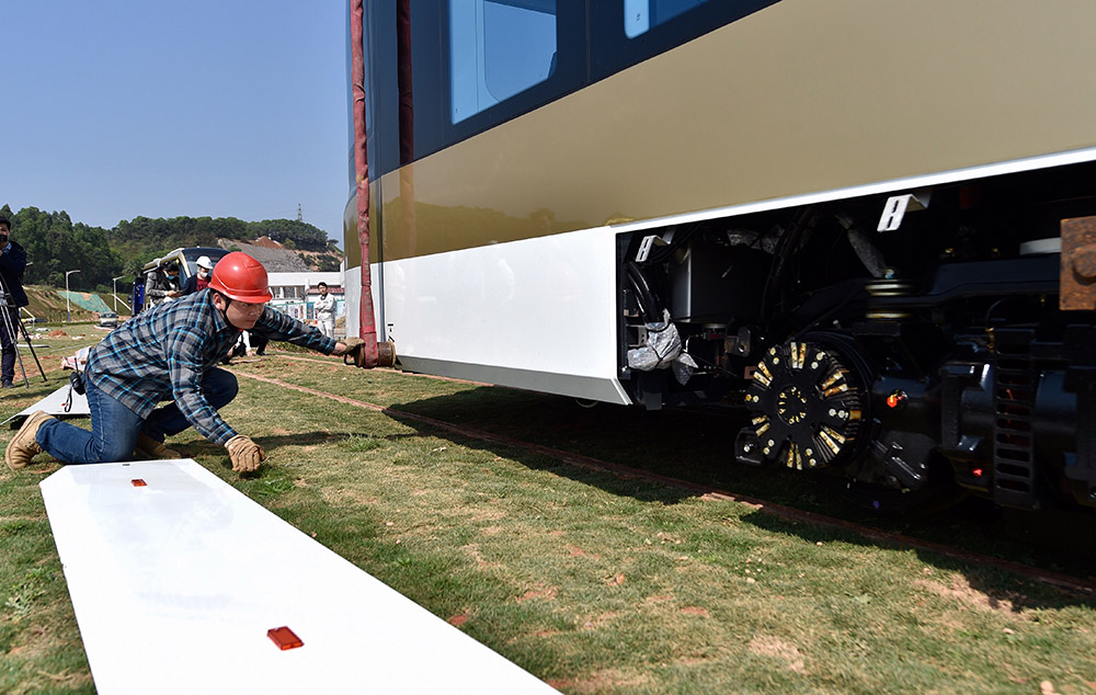 3��24�գ�λ�������������ĺ�ӳ����Σ�������Ա�ڵ�װʱ��������λ�ã��ó���Ƕ������