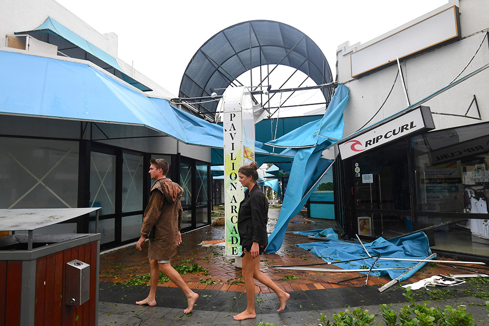 热带气旋黛比登陆澳东北地区 2万多居民被迫