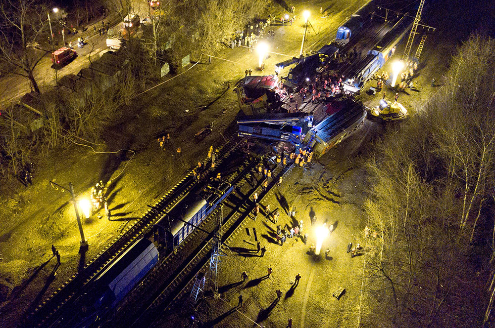 俄罗斯两列火车相撞50人受伤