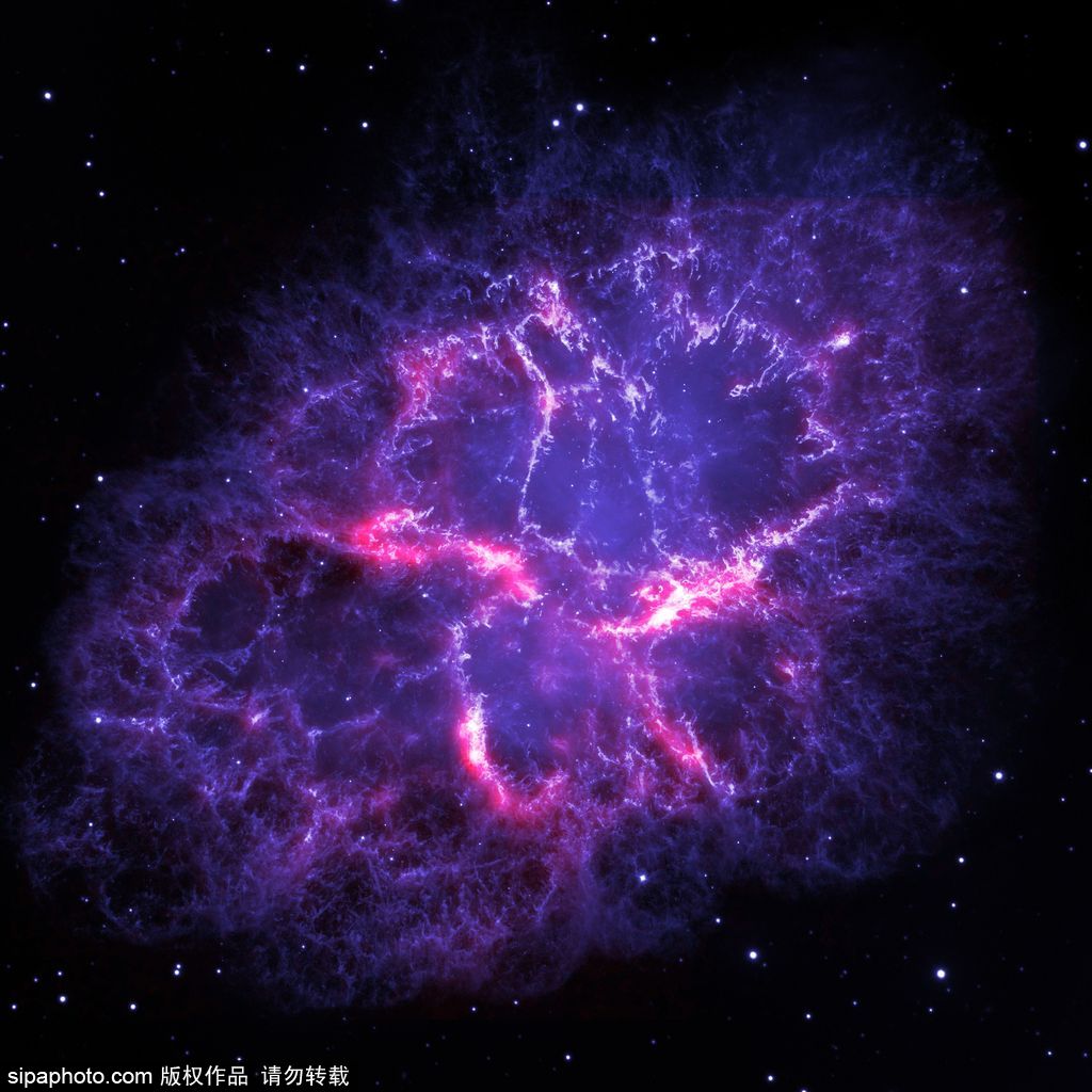 2013年12月16日，美國NASA哈勃望遠鏡拍攝到的迄今最生動的完整蟹狀星雲，也是哈伯望遠鏡拍攝到的最大幅蟹狀星雲照片。蟹狀星雲（Crab Nebula）是公元1054年一顆恆星發生爆炸形成的遺跡。這團膨脹的氣體距離地球大約6500光年，居於金牛座方向。“紫外/可見光”望遠鏡是“雨燕”衛星上所搭載的3種望遠鏡之一，是唯一捕獲與人眼所看到的光線類似的望遠鏡。雖然以地面望遠鏡的標准來看這是架小口徑望遠鏡，但是它在伽馬射線暴（GRB)爆發的初期能夠做出最迅速的反應。