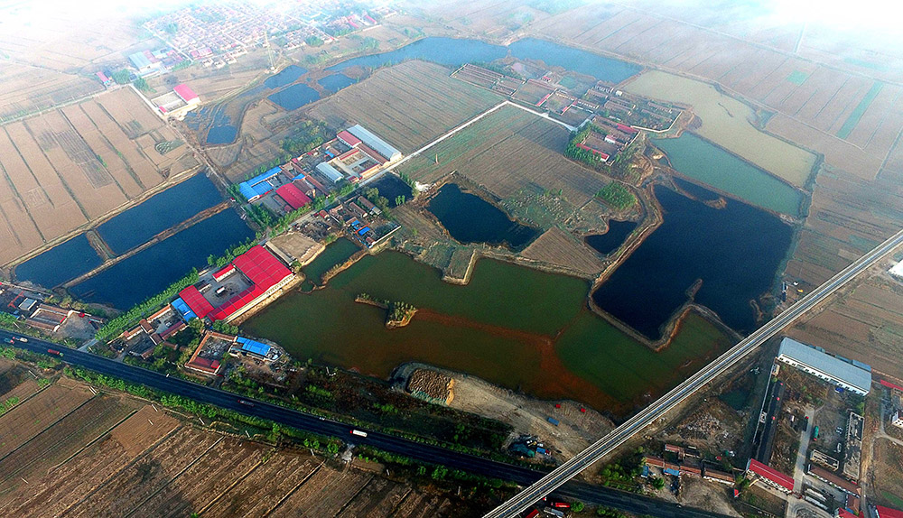 這是天津市靜海區佟家庄村附近的污水滲坑（4月20日攝）。