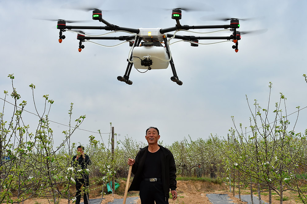 山西临汾:无人机植保获大面积应用--图片频道--人民网