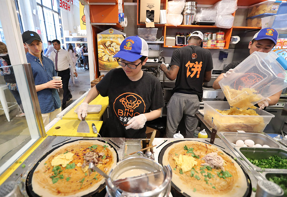 4��17�գ�������ŦԼ���Ͻ�����Ա���ڵ������������