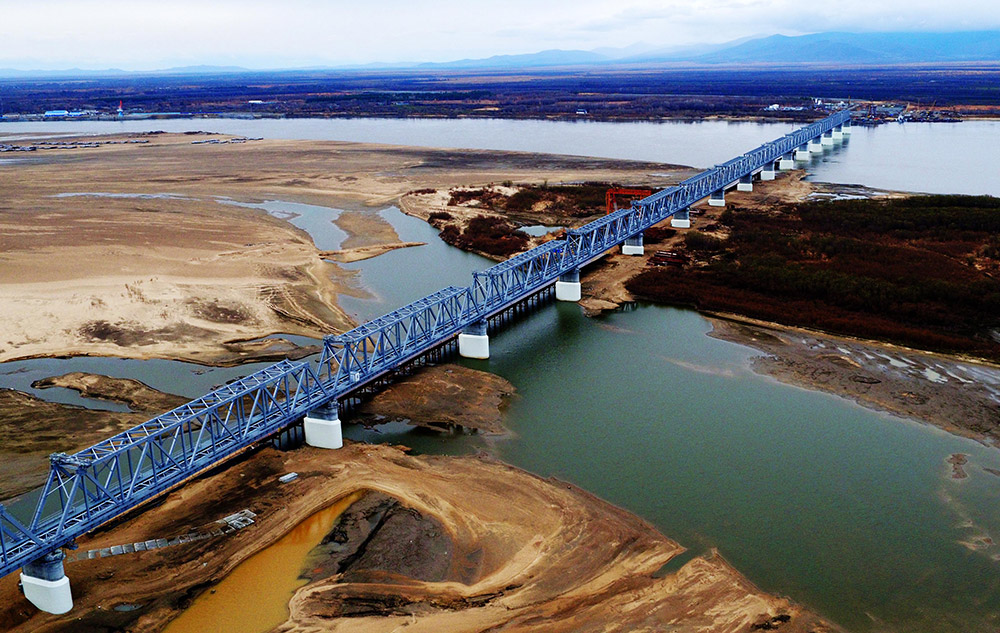 这是同江中俄铁路大桥主桥部分（4月26日摄）。