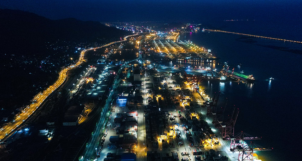 江苏连云港:新亚欧大陆桥重要海陆转换枢纽--图片频道--人民网