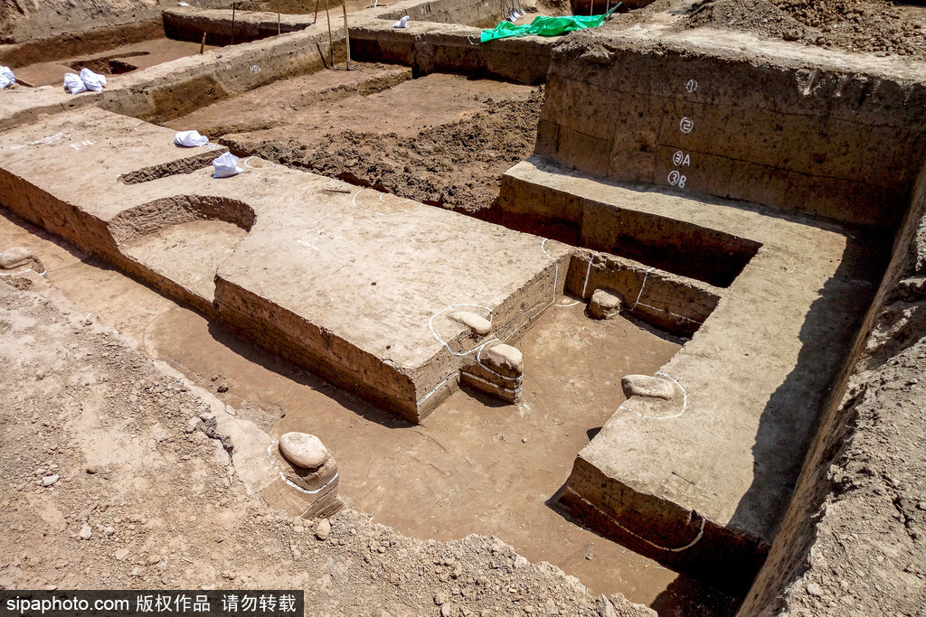 2017年5月7日，河南省安陽市殷都區紗廠辦事處大司空村東，發掘中的18座匈奴墓葬。