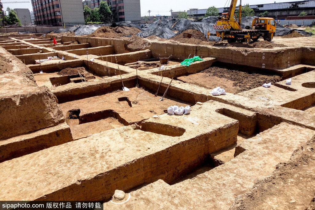 2017年5月7日，河南省安陽市殷都區紗廠辦事處大司空村東，發掘中的18座匈奴墓葬。