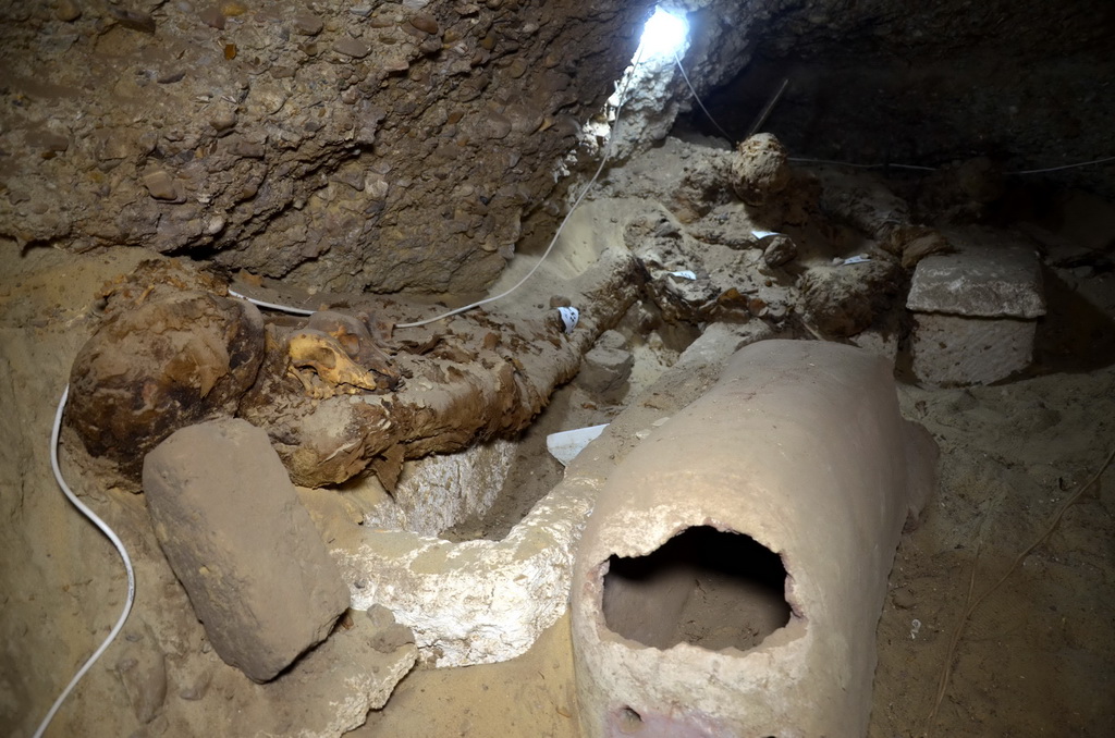 这是5月13日在埃及明亚省图纳贾巴勒遗址区一处地下墓穴内拍摄的木乃伊。  新华社发（艾哈迈德・戈马摄）