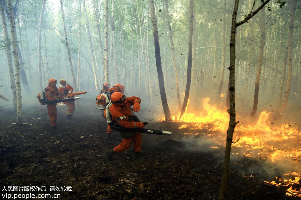 5月19日，武警錫盟森林支隊奉命增援內蒙古呼倫貝爾市陳巴爾虎旗那吉林場森林火災滅火戰斗。