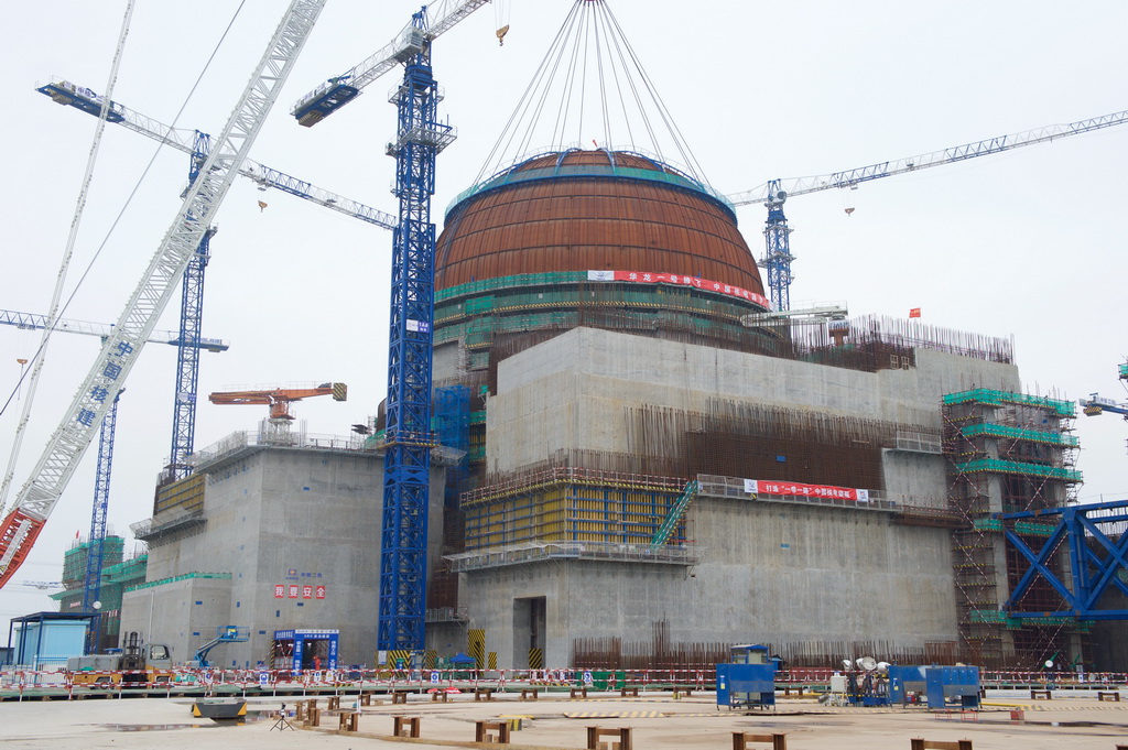 5月25日，完成穹頂吊裝的福清核電5號機組。新華社記者 姜克紅 攝