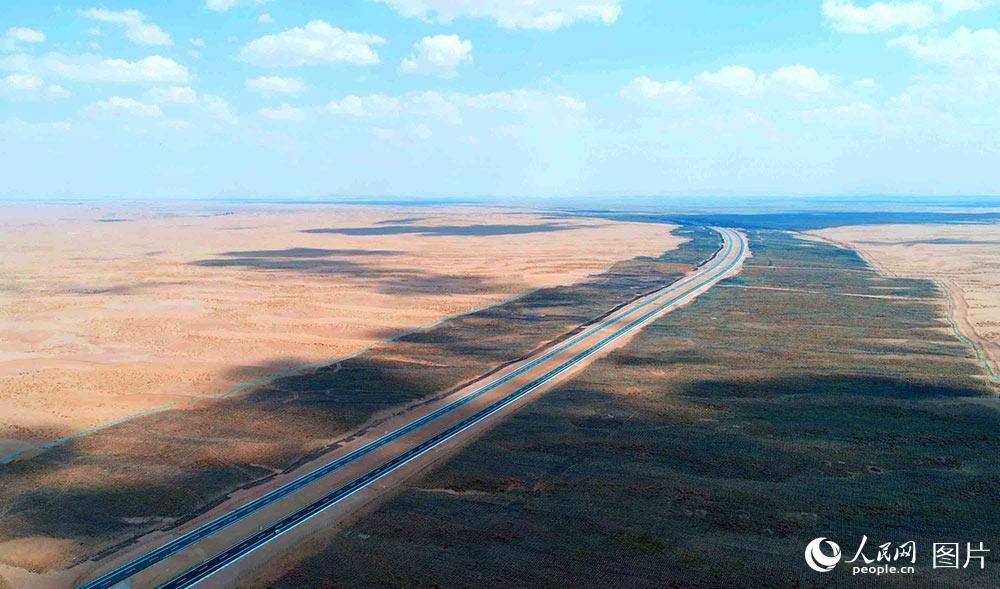 世界穿越沙漠戈壁最长高速公路--京新高速将于