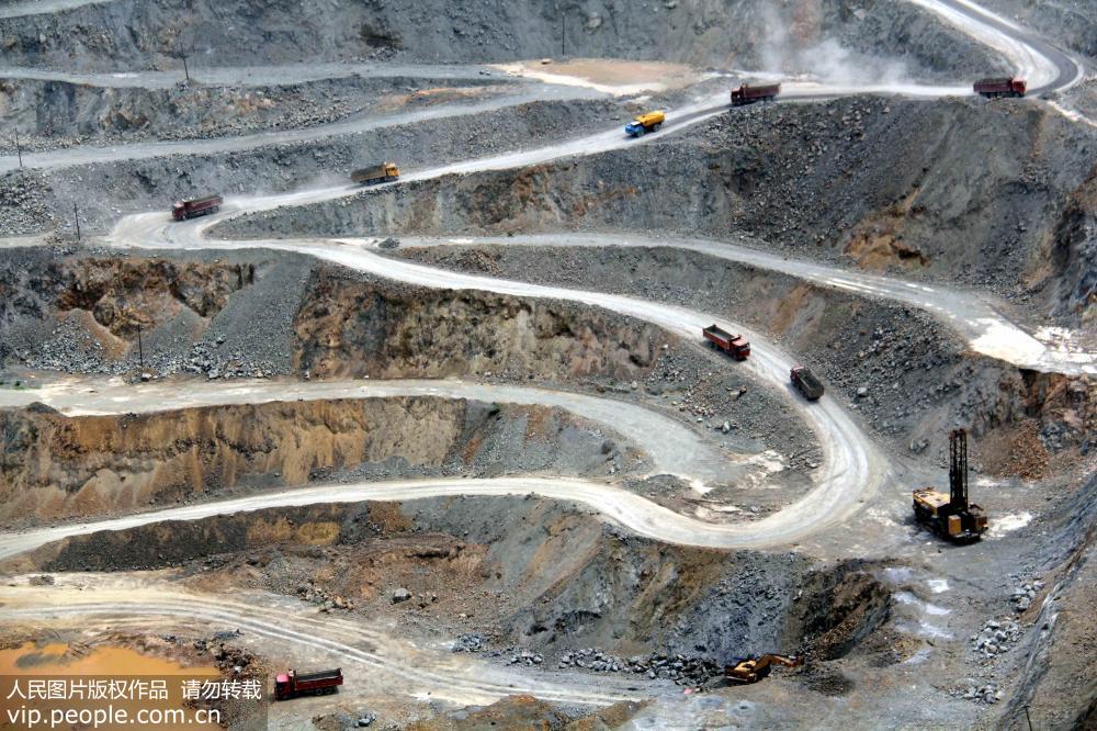 實拍華東第一大露天礦坑南山鐵礦 深度達210米【2】