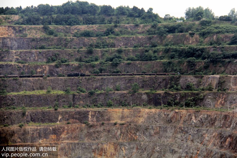實拍華東第一大露天礦坑南山鐵礦 深度達210米【4】