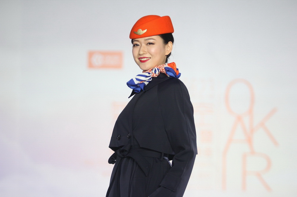 ����Ա��װ�����˸��Ի���Ƶĳ�ɫ����ñ��