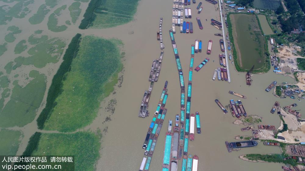 江蘇洪澤湖結束枯水期 船舶開始恢復航行