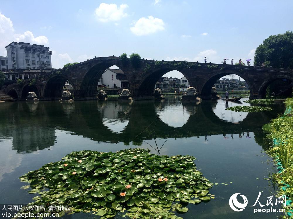 �������ܹ���ţ��ǹ��˺��Ͻ����һ���߿�ʯ���š�