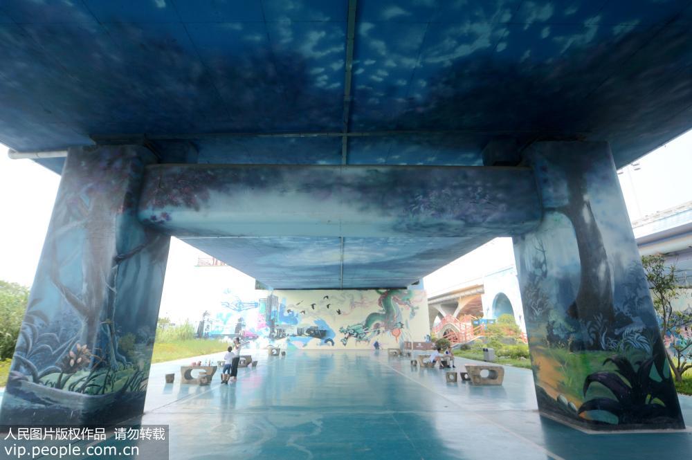 扬州高架桥下3D立体画 人在画中游