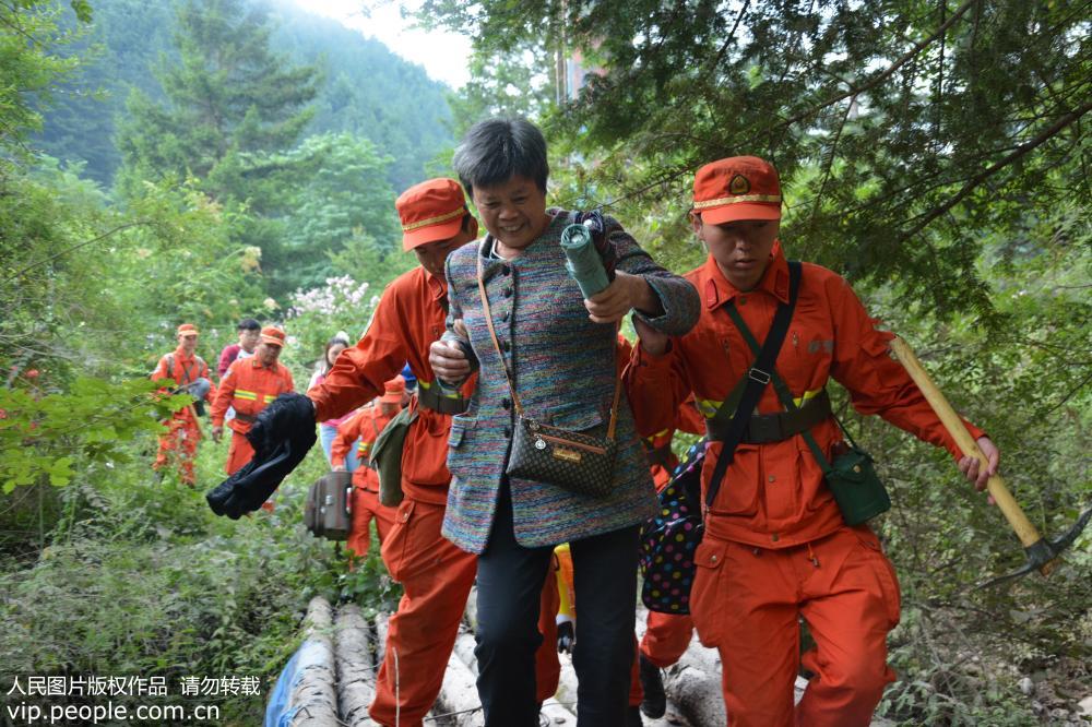 �侯��կ��ɭ���жӹٱ����������Ѿ�ת�Ʊ���Ⱥ�ڡ�2��