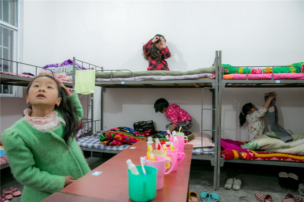 37. �ڼ���ѧУ�����Ů���ǡ�